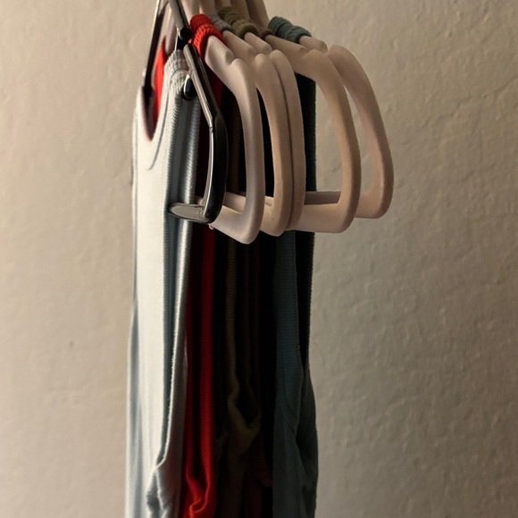 6 Tank Tops - Picture 2 of 4